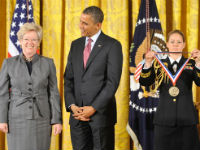 Sandra Faber with Barack Obama receiving medal 